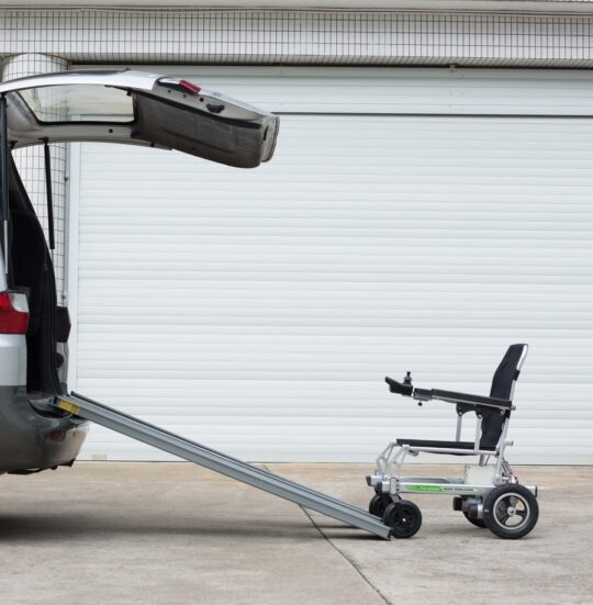 Fauteuil roulant Airwheel H3TS - Fauteuil électrique pliable automatiquement – Image 6